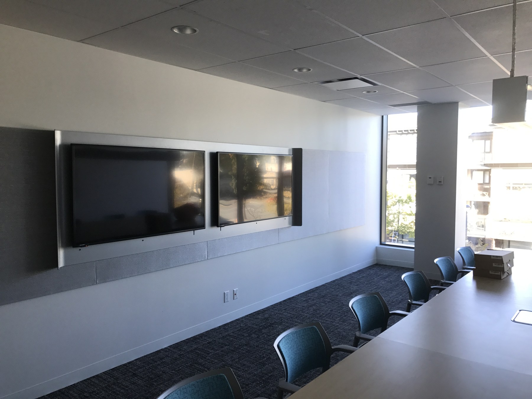 ICBC Gateway · Meeting room wall and ceiling finishes