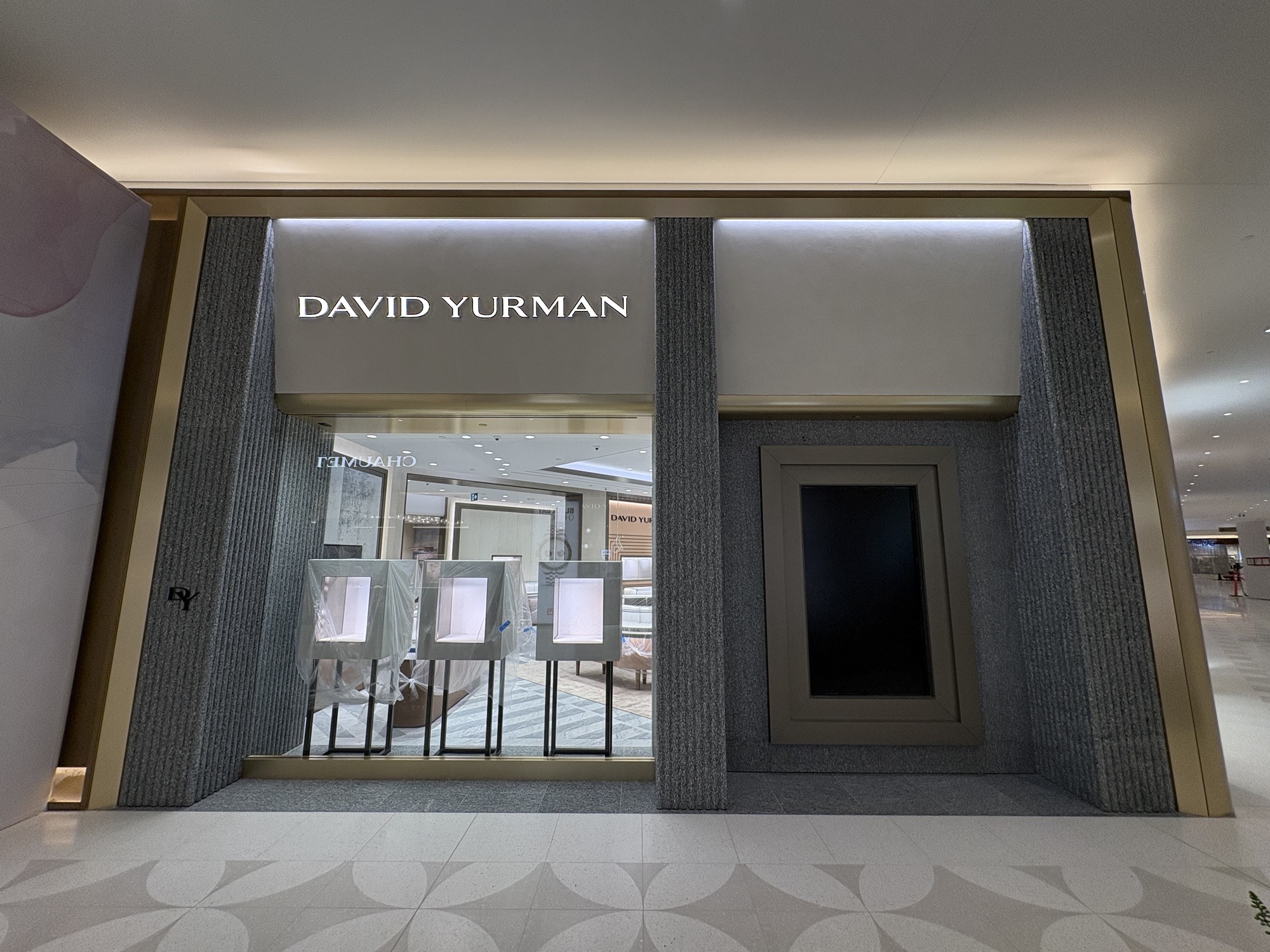 David Yurman · Oakridge Park · Boutique entrance during construction